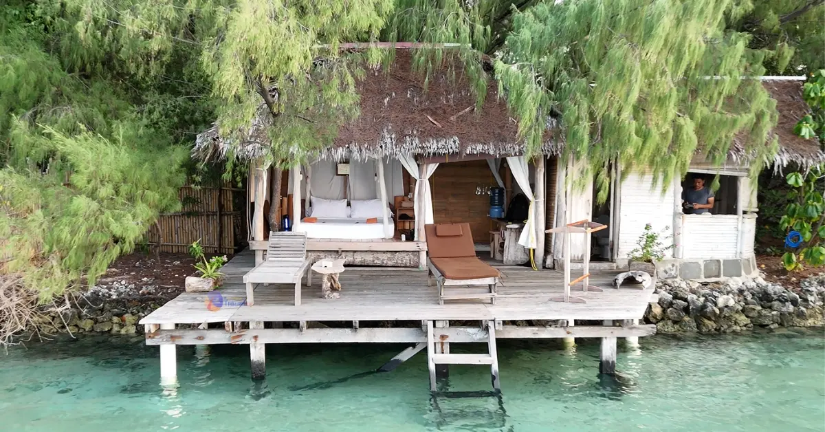 room kaamar di pulau macan